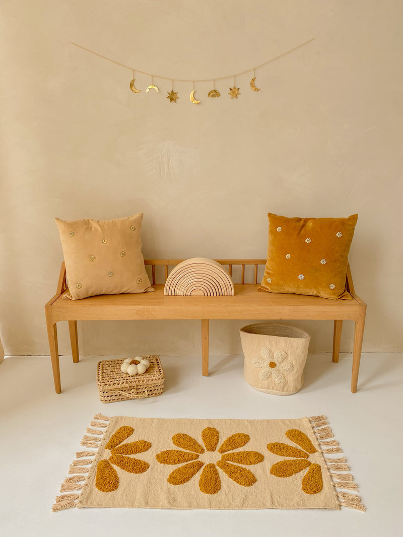Medium rug 3 daisies, A La Collection Hedgehog & Deer