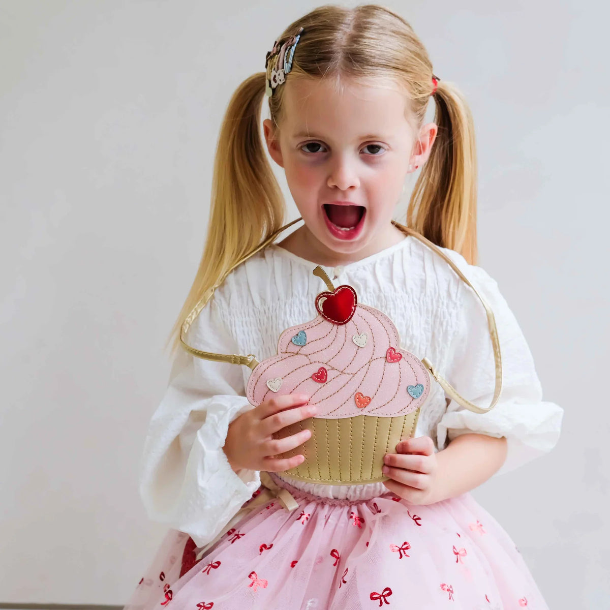 Cute cut cake bag, Mimi & Lula
