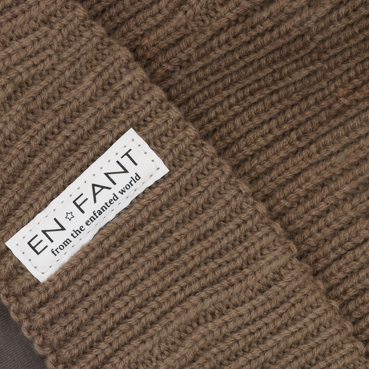 Beanie Pine Bark, Enfant