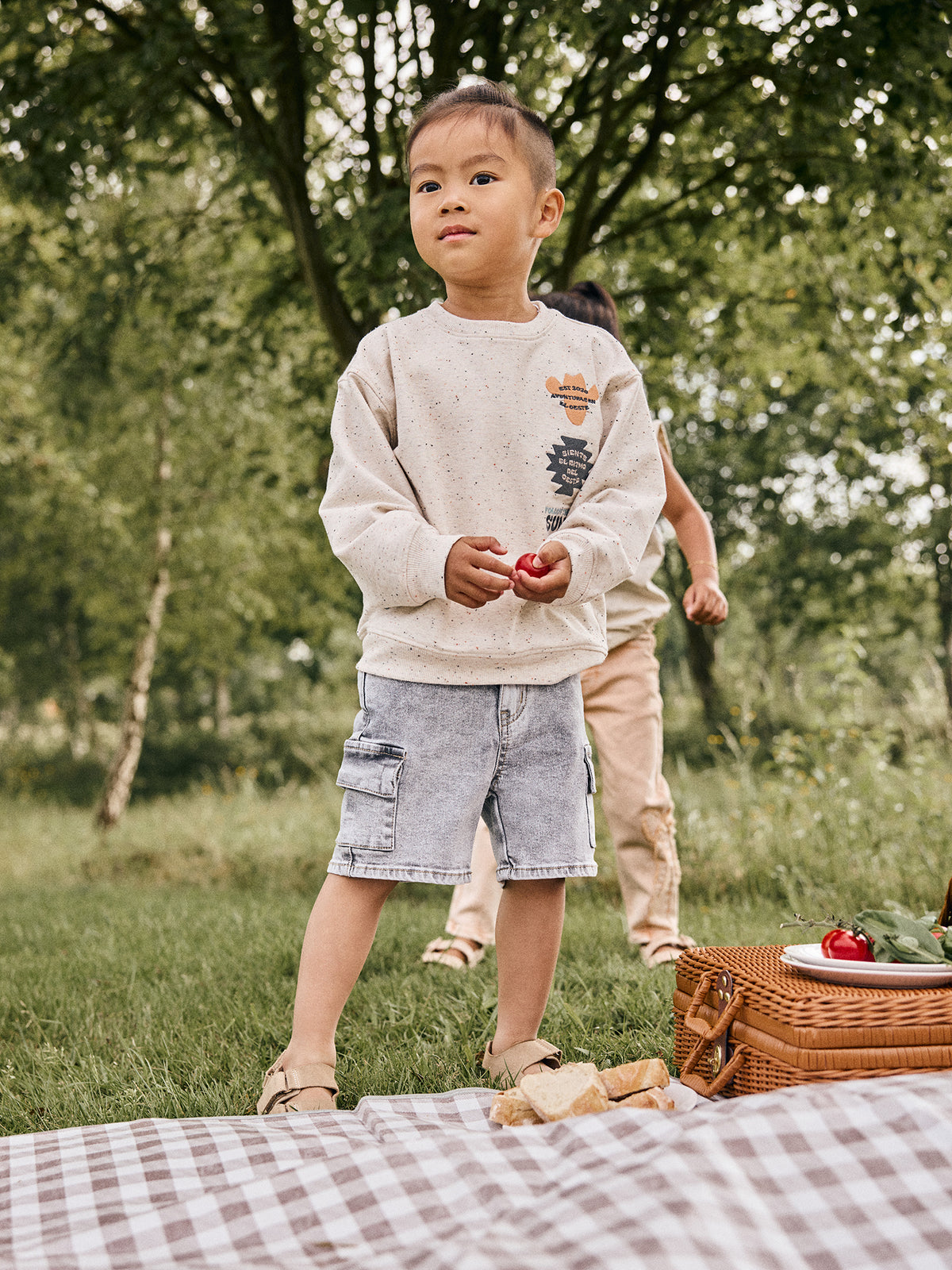 Oversized sweater badges sandshell, Daily Seven