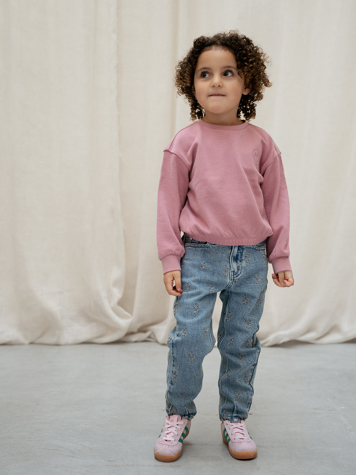 Denim Mom Fit emboidery hearts, Daily Seven
