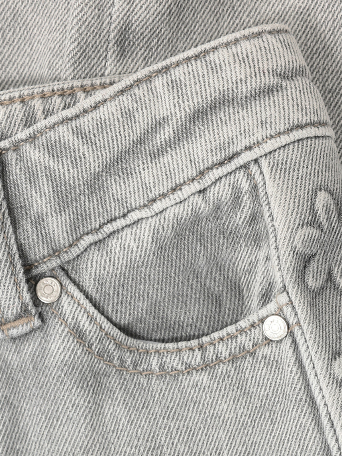 Denim wide fit light grey embossing, Daily Seven