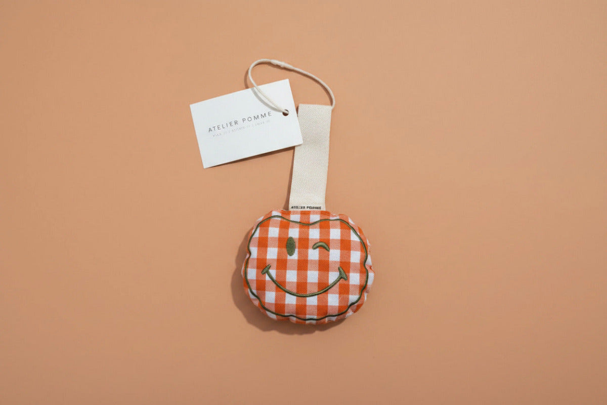 Speendoekje smiley – checked Oopsy orange, Atelier Pomme