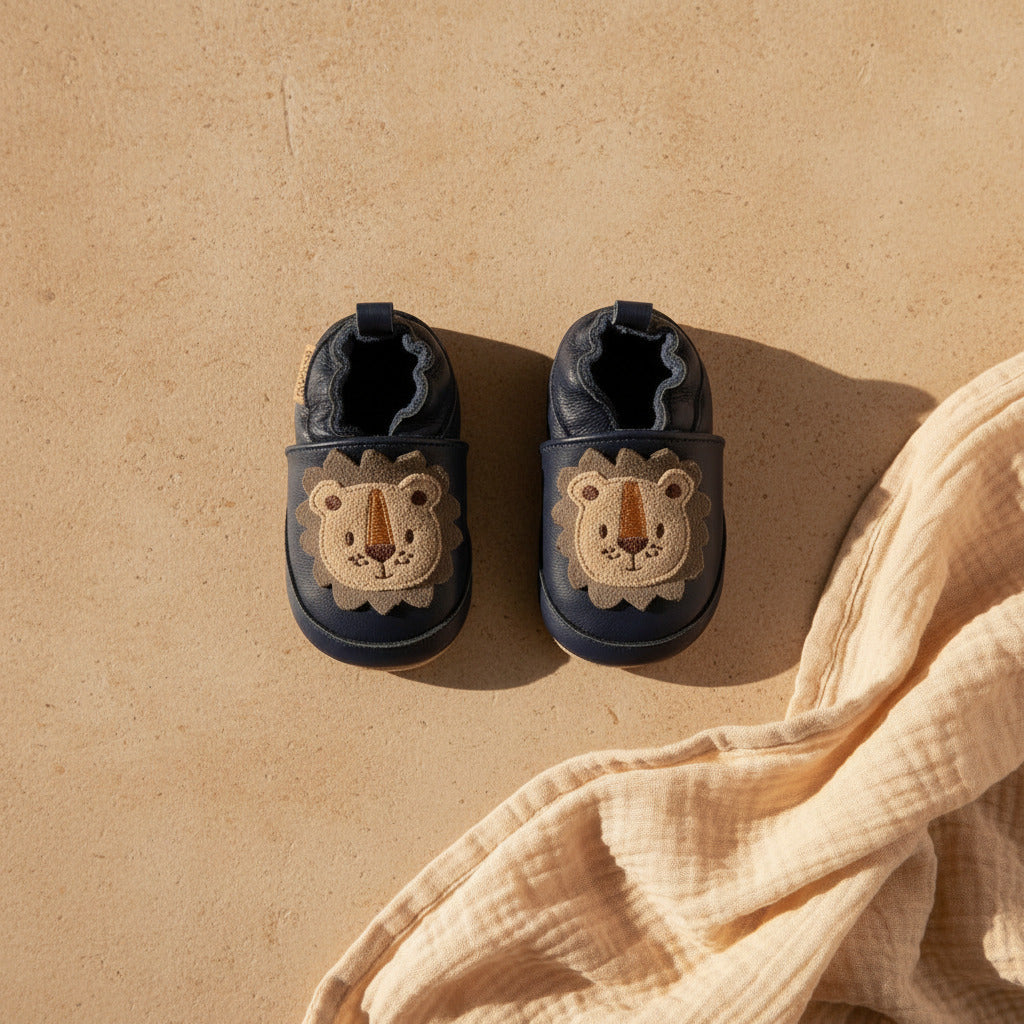 Slofjes leeuw donkerblauw leder, Enfant