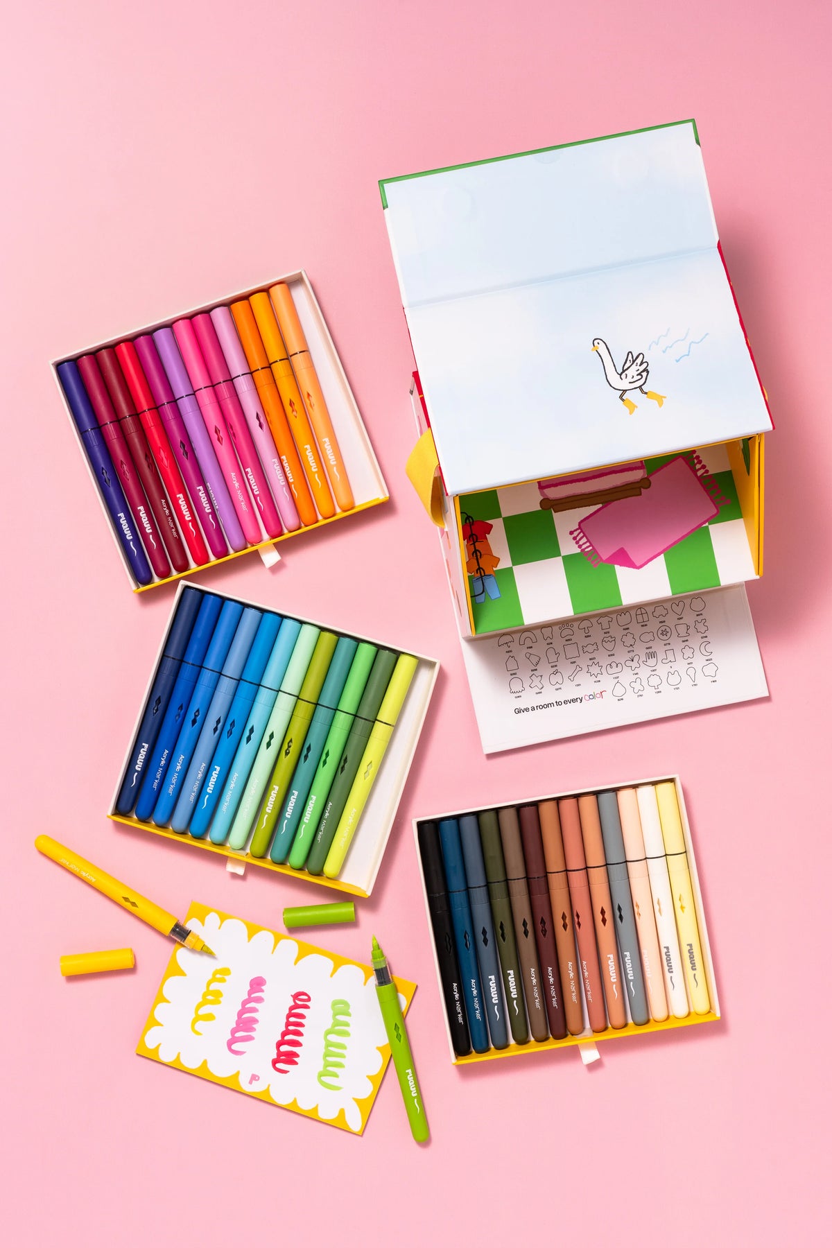 39 acrylic markers, Puquu