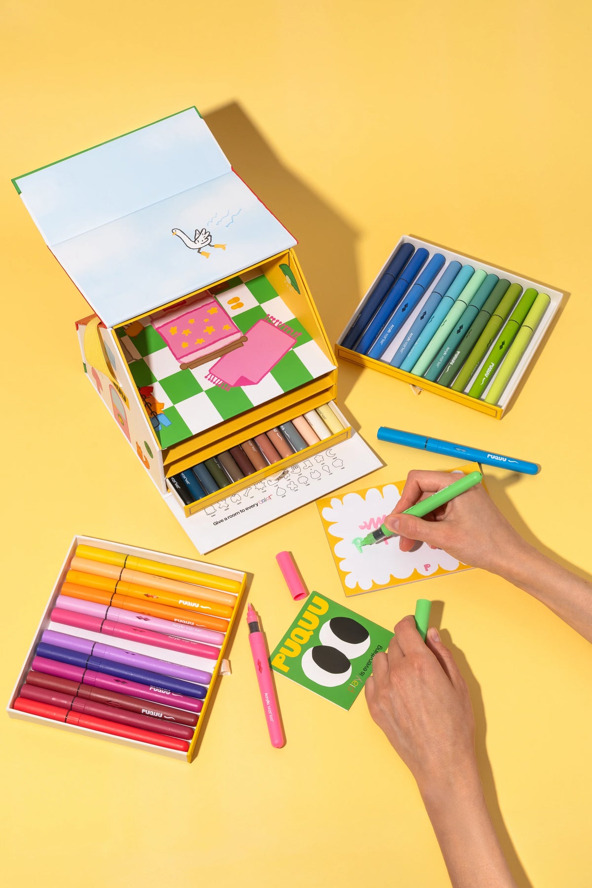 39 acrylic markers, Puquu