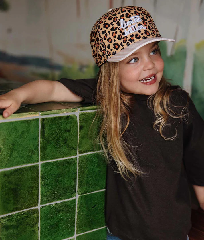 Cap Leopard 6, Hello Hossy