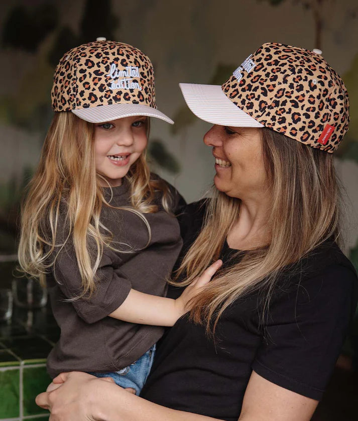 Cap Leopard 6, Hello Hossy