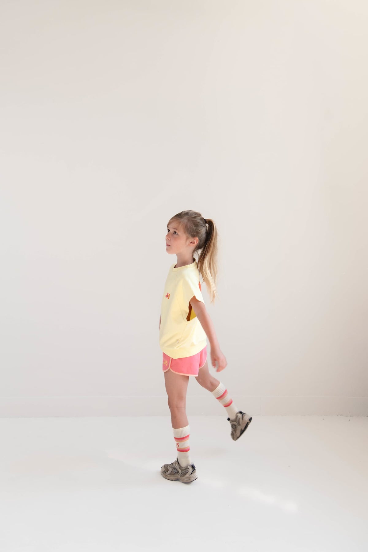 Joey sleeveless sweater soft yellow, Jenest