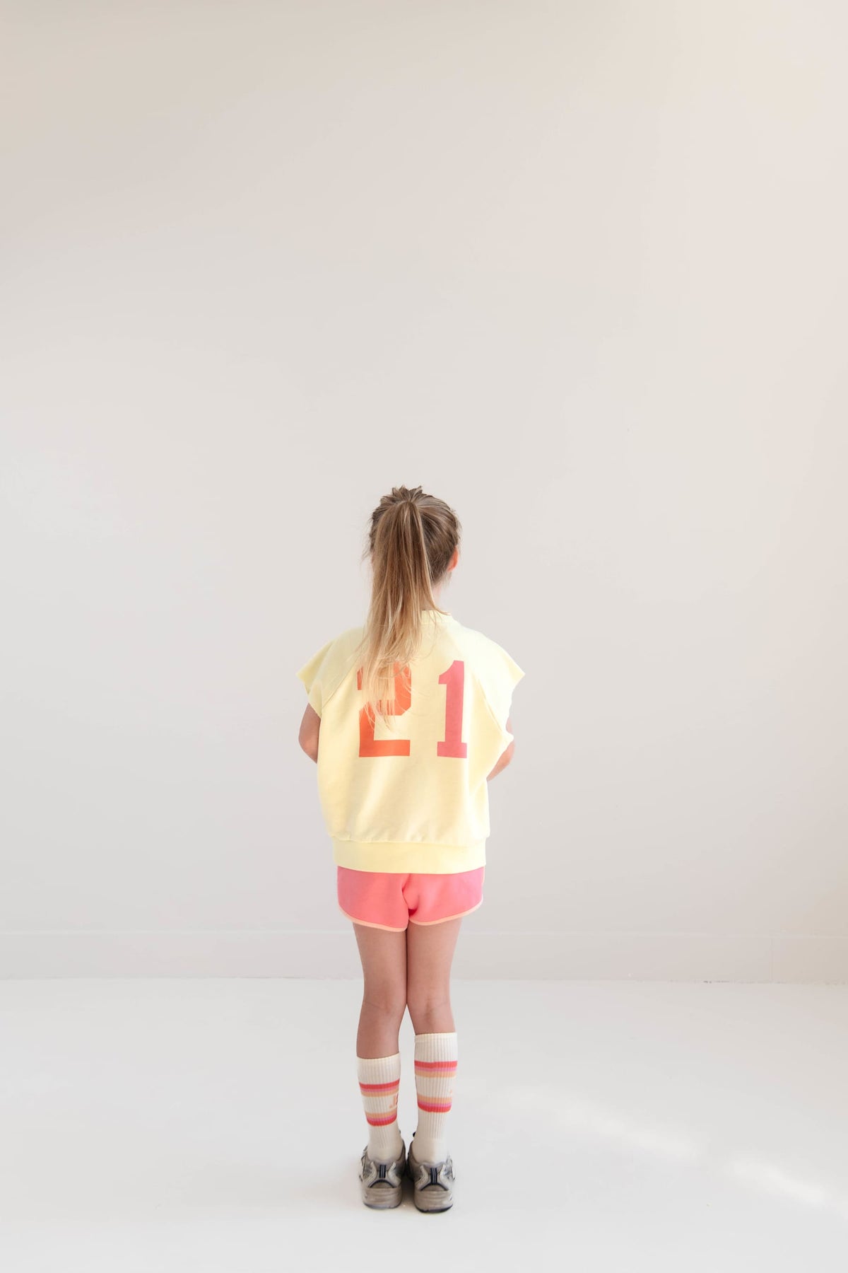 Joey sleeveless sweater soft yellow, Jenest